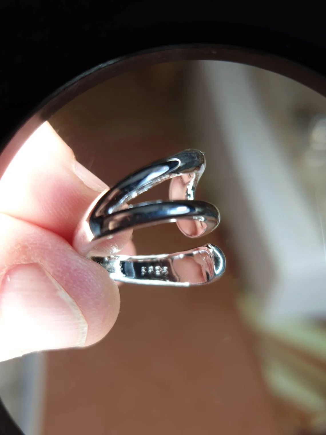 Elegancki regulowany pierścień