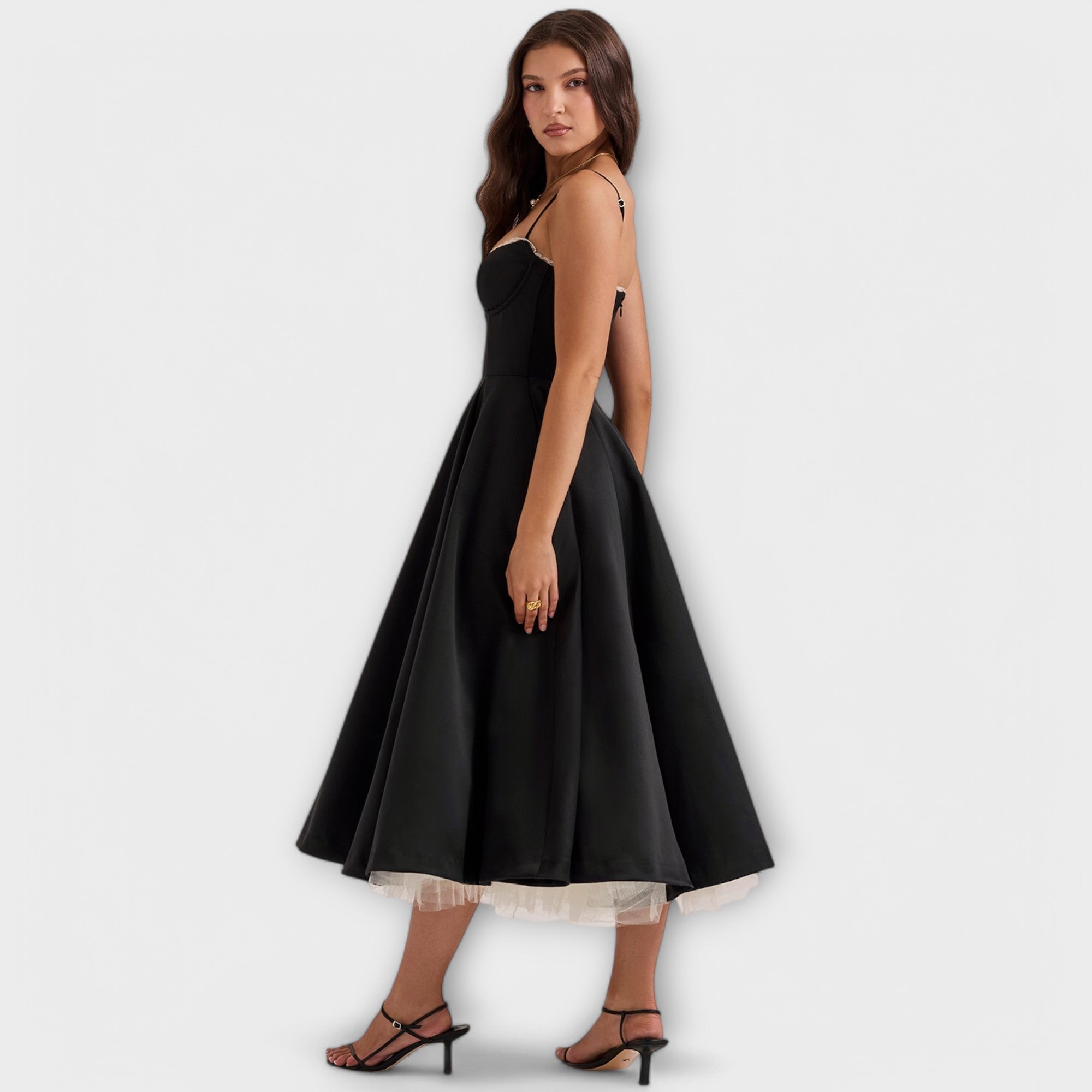 Elegancka Sukienka Midi dla Nieskazitelnego Letniego Stylu