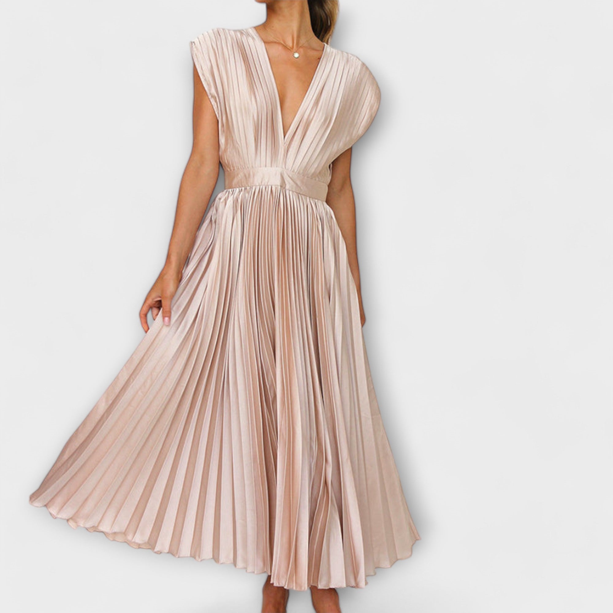 Sukienka z dekoltem w szpic