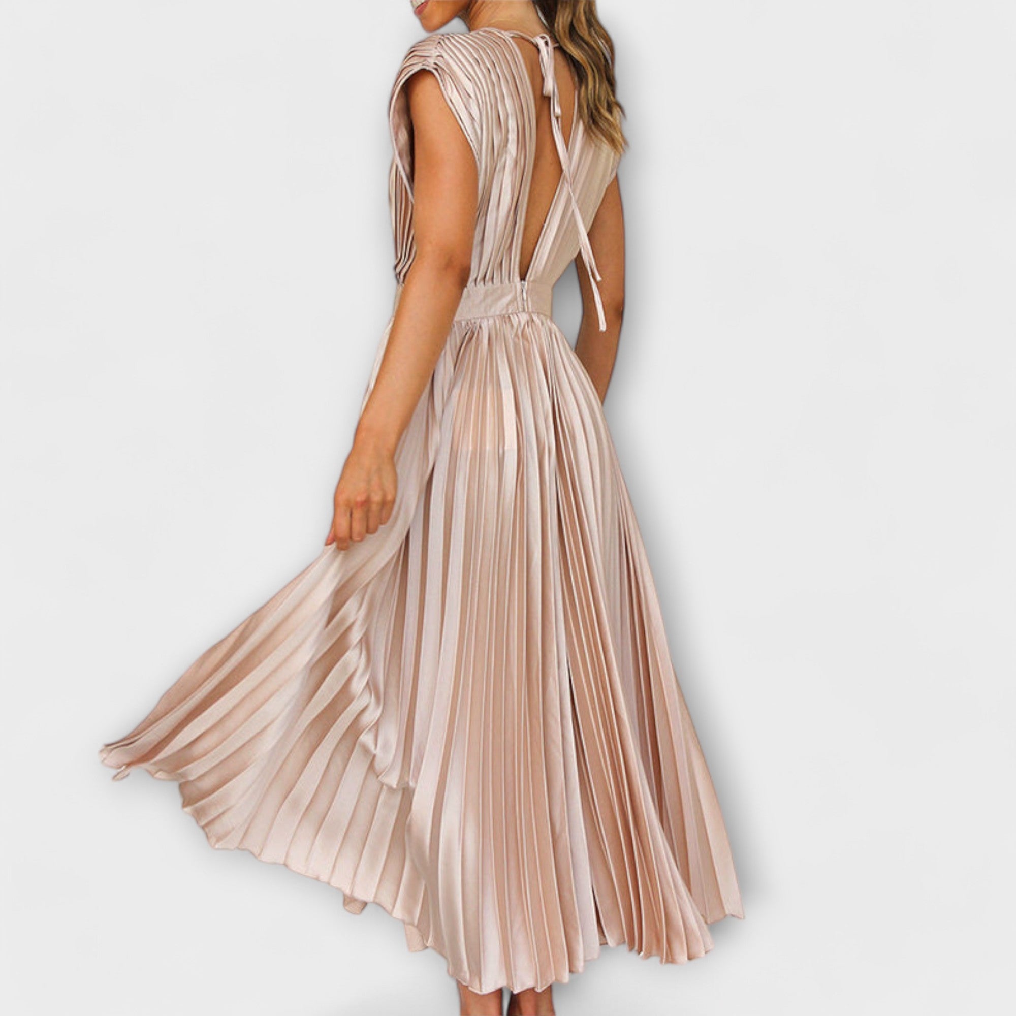 Sukienka z dekoltem w szpic