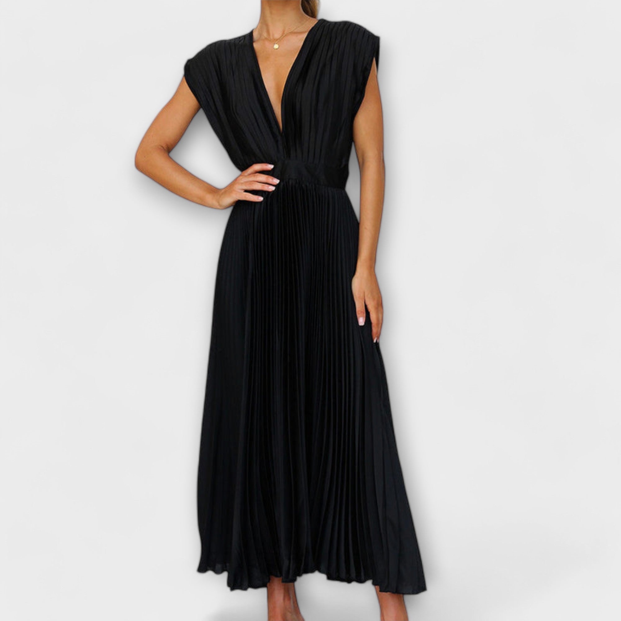 Sukienka z dekoltem w szpic