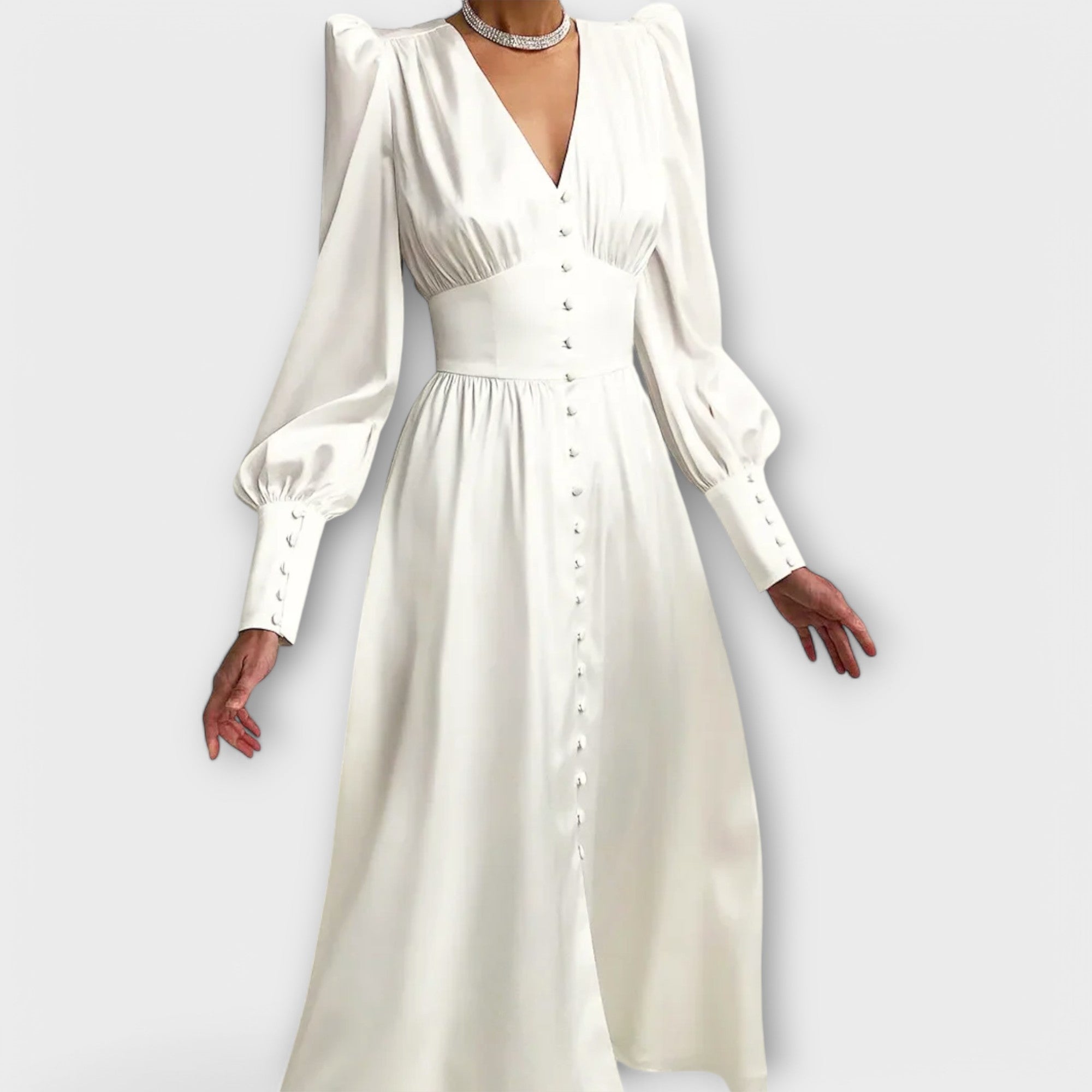 Długa satynowa sukienka z bufiastymi rękawami