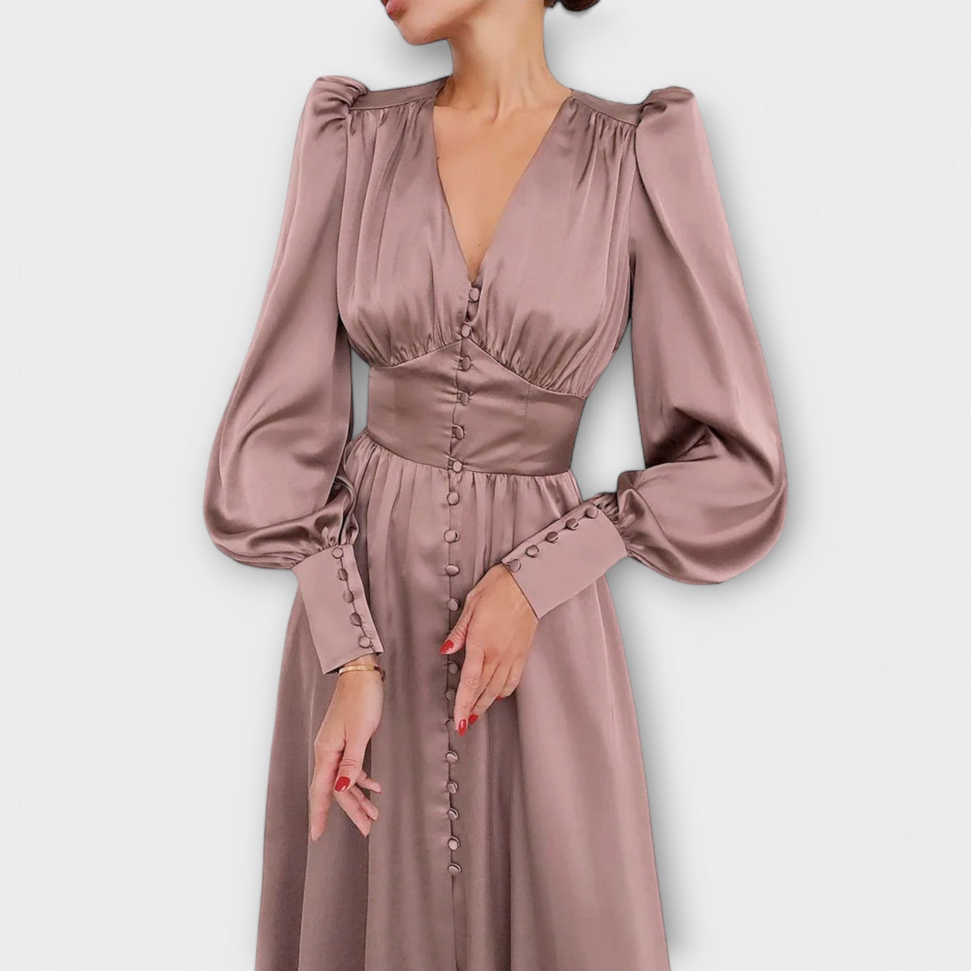 Długa satynowa sukienka z bufiastymi rękawami