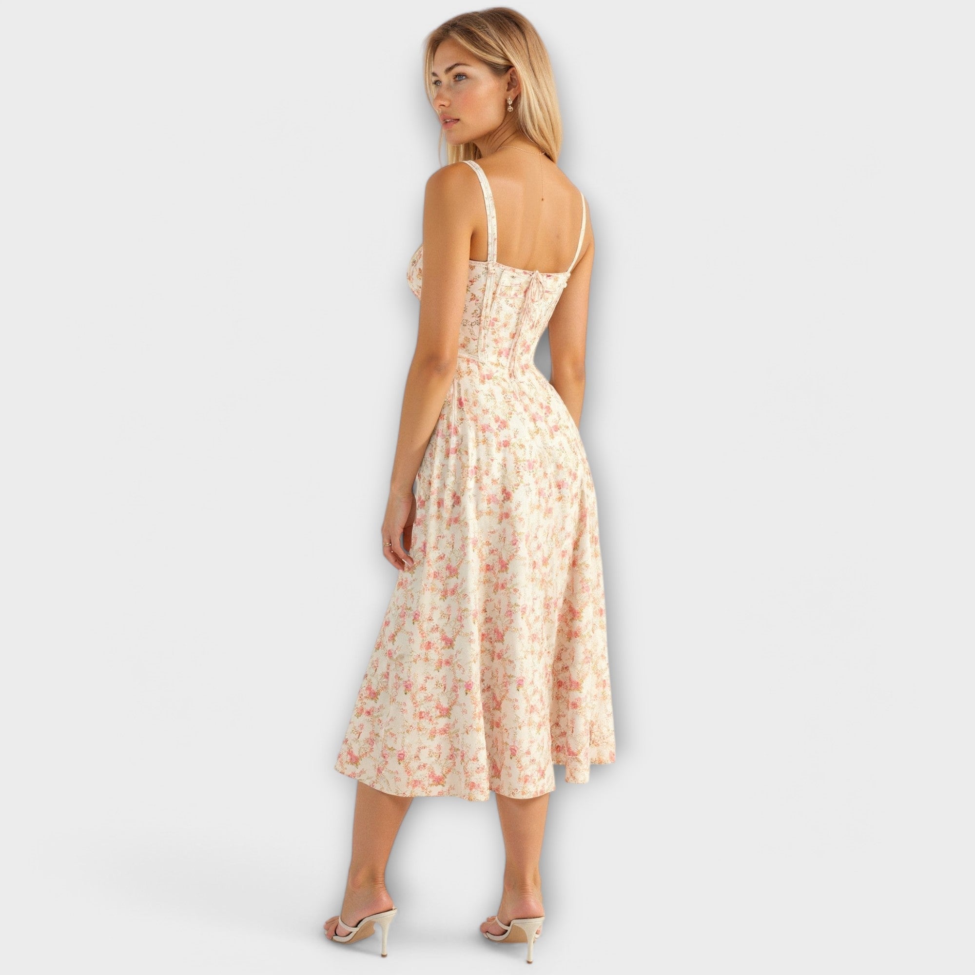 Damska sukienka z dekoltem w serek. Elegancka letnia sukienka