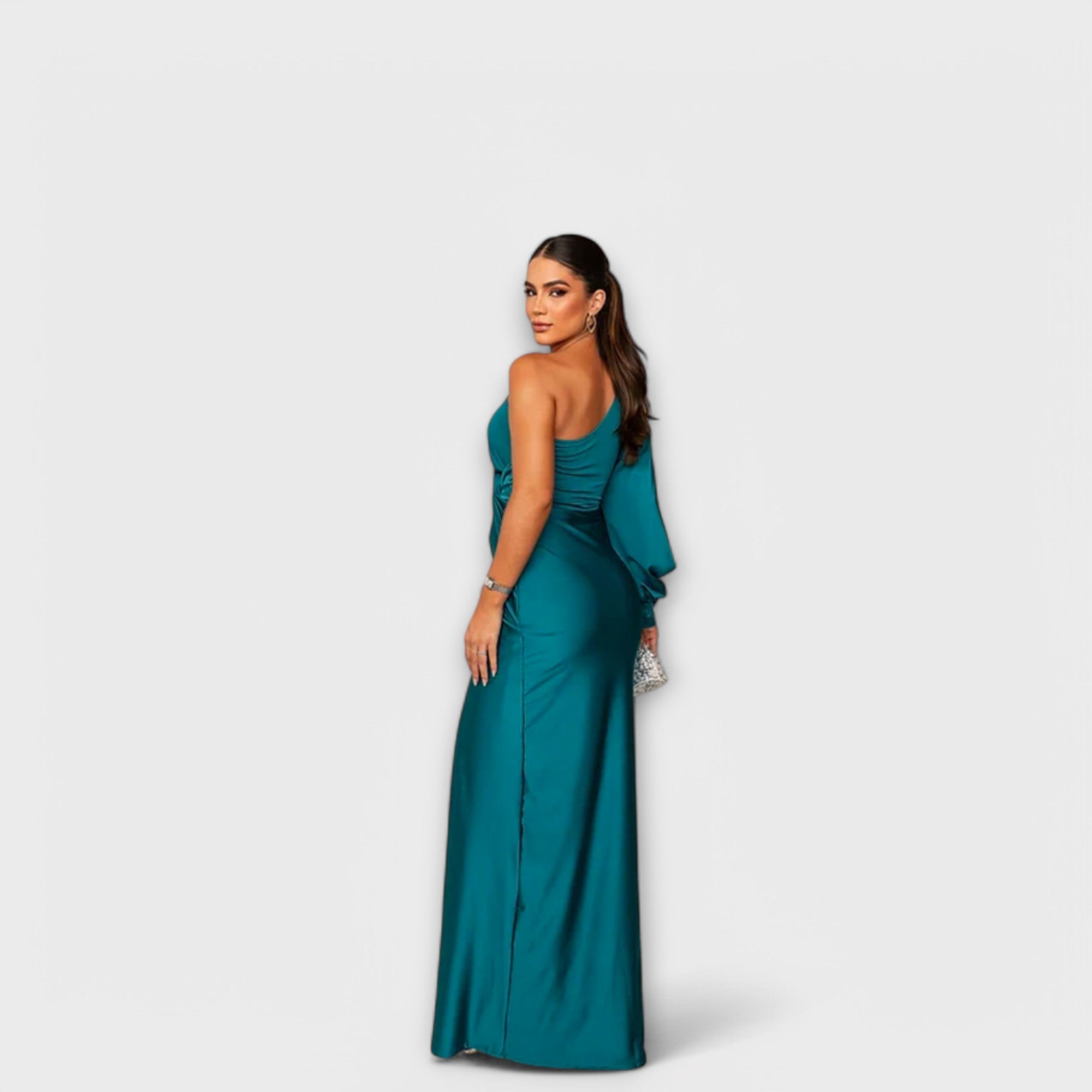 Amelia - Wdzięczna sukienka z nienaganną finezją