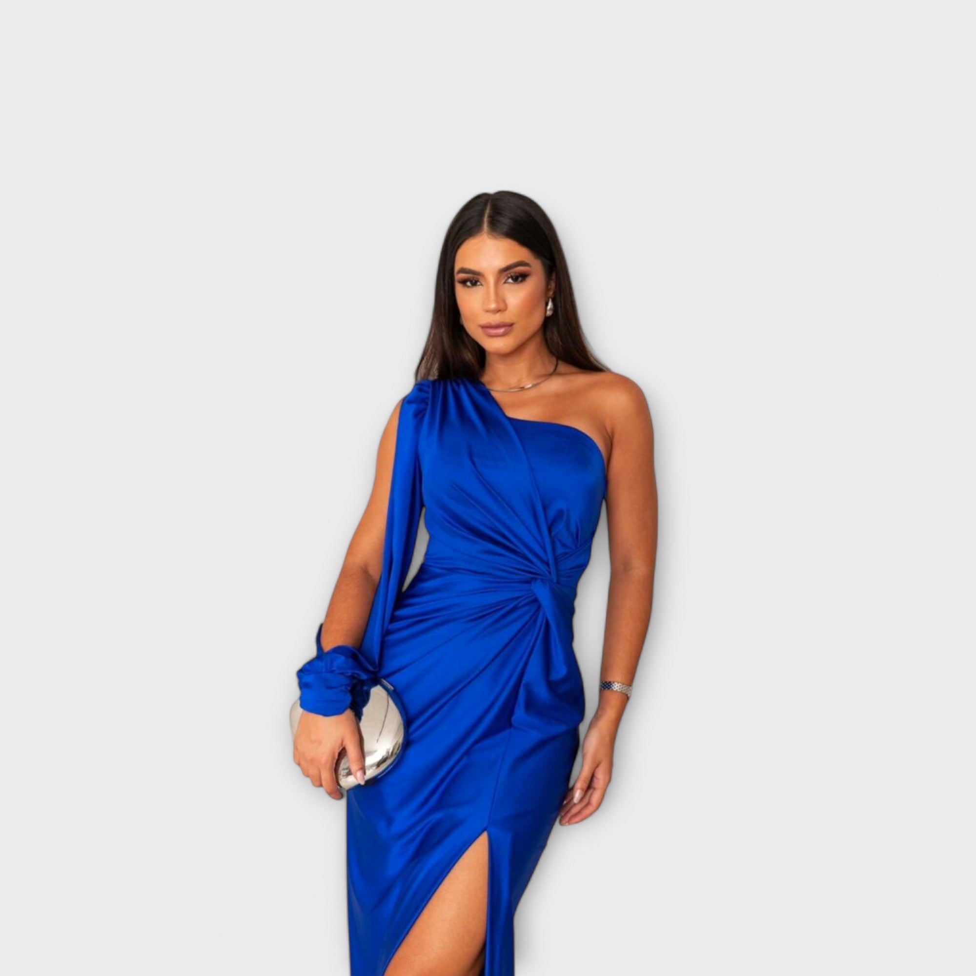 Amelia - Wdzięczna sukienka z nienaganną finezją