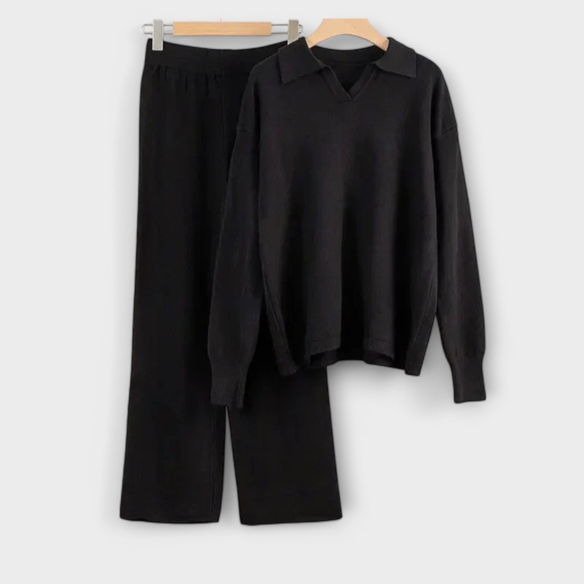 Damski komplet dzianinowy z szerokimi spodniami i luźnym swetrem