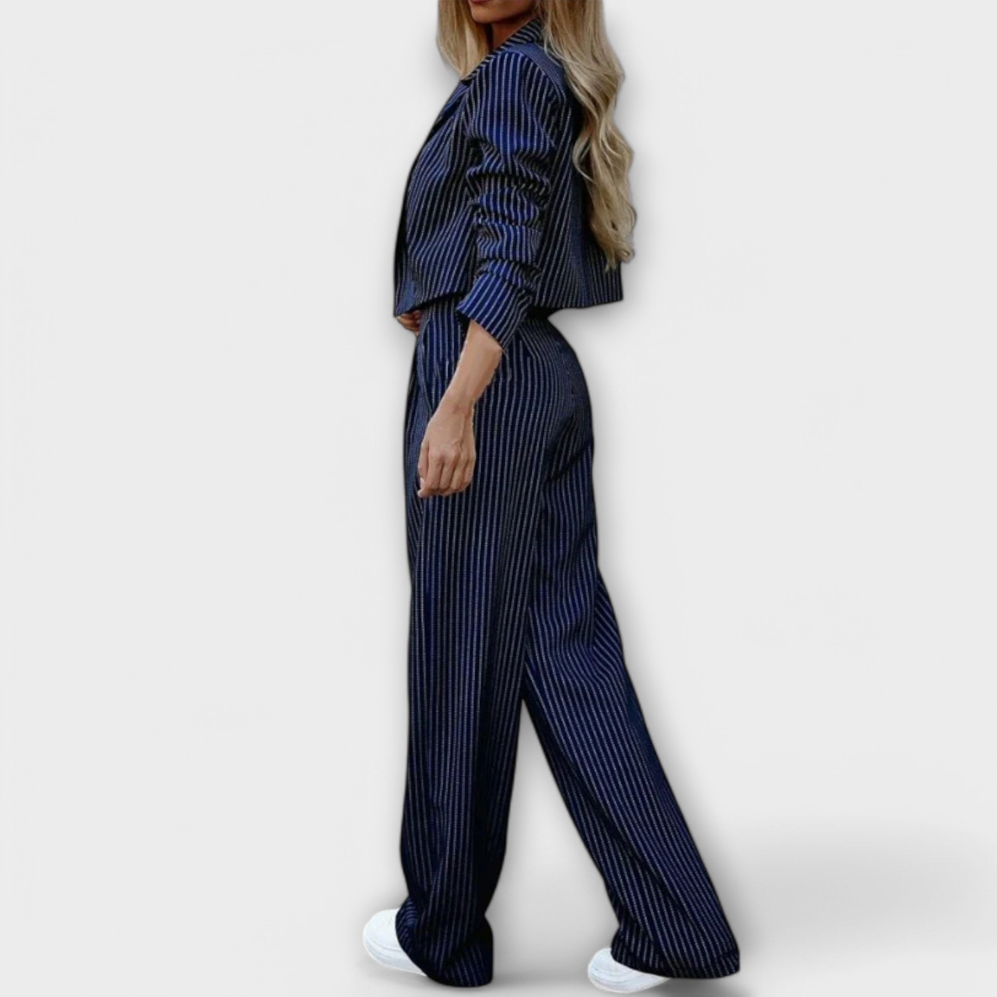 Elegancki Komplet Damski w Paski z Żakietem i Spodniami