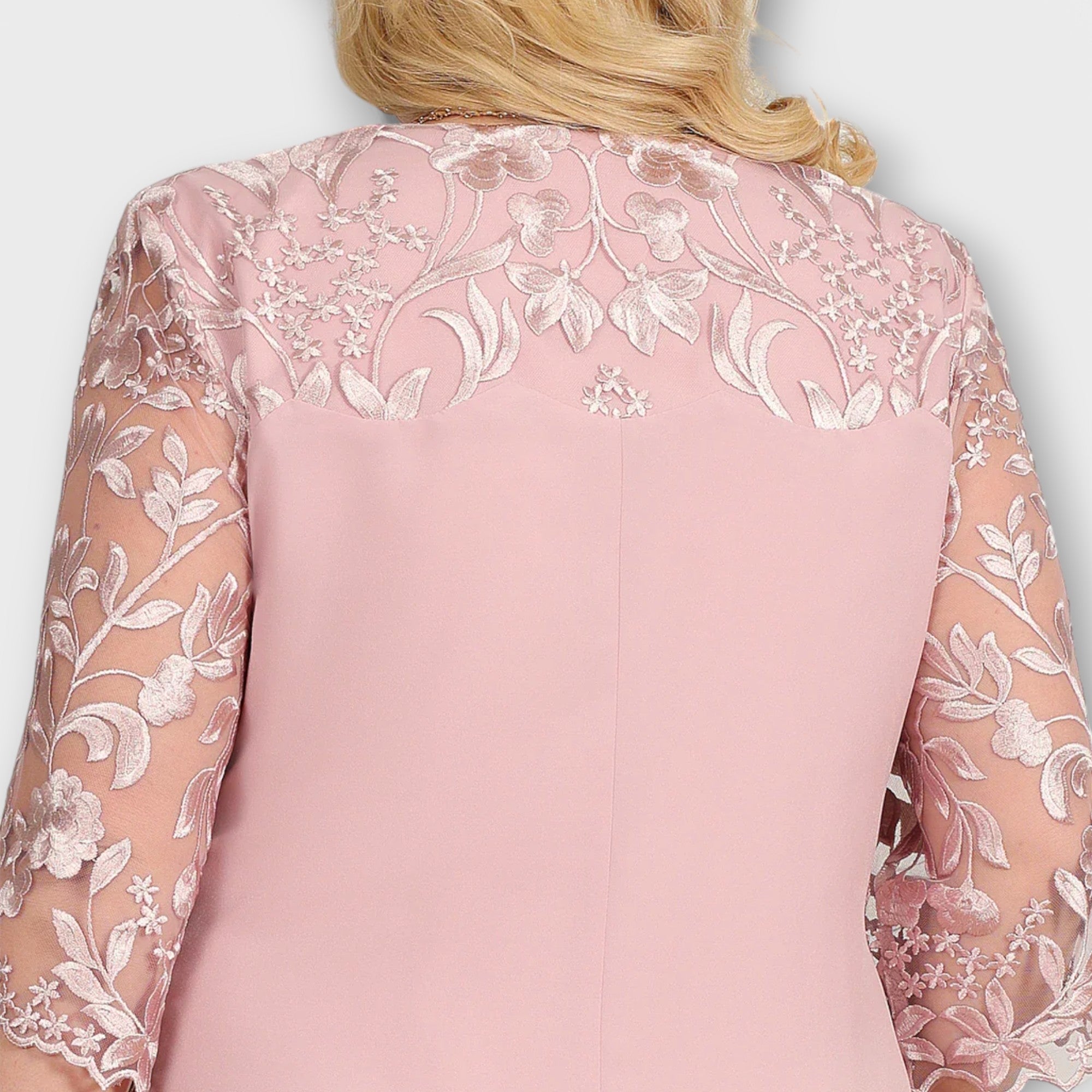 Oversizowa haftowana sukienka bankietowa