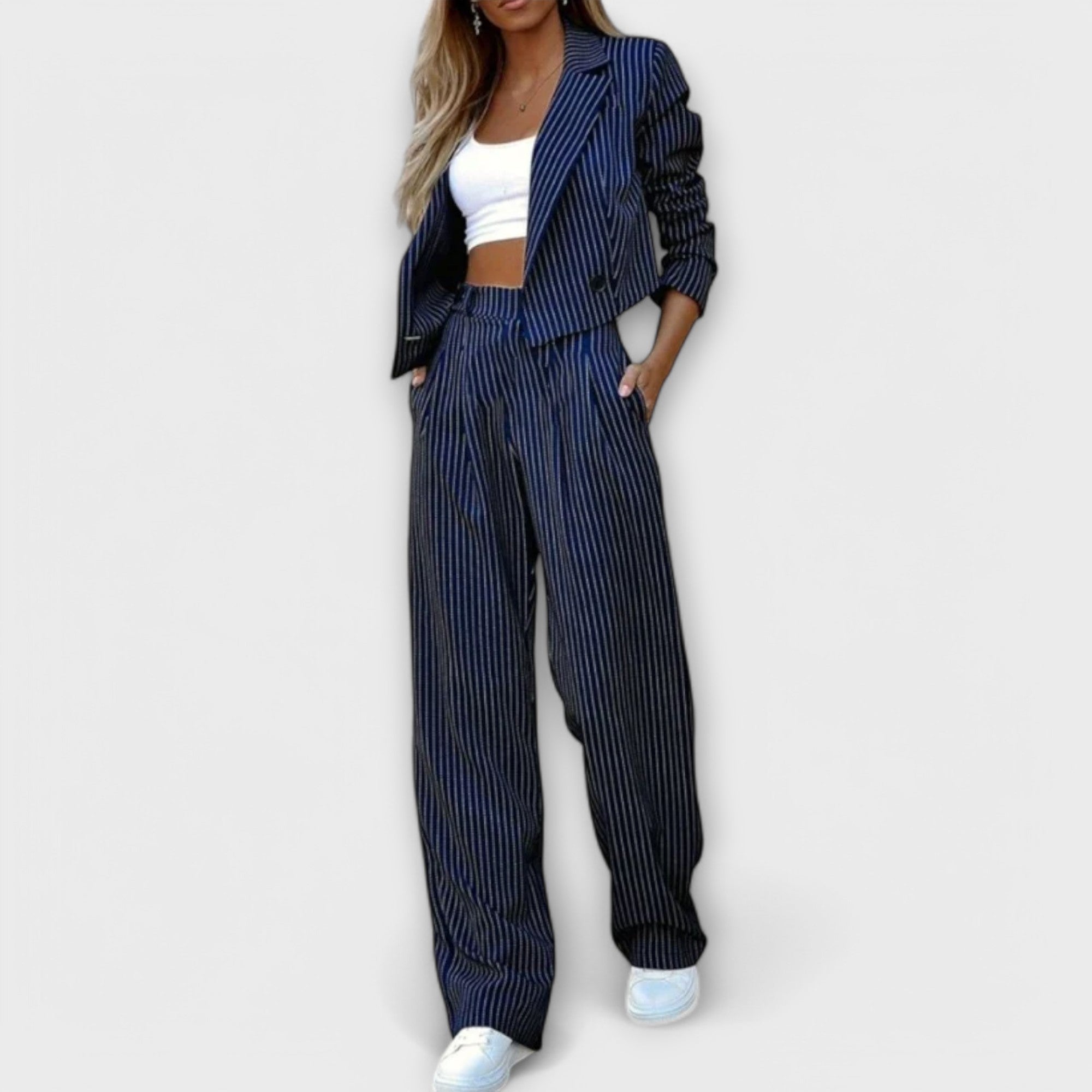 Elegancki Komplet Damski w Paski z Żakietem i Spodniami