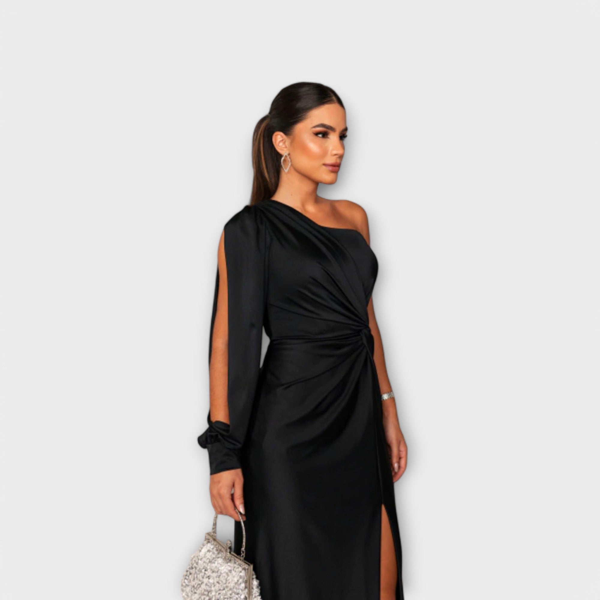 Amelia - Wdzięczna sukienka z nienaganną finezją